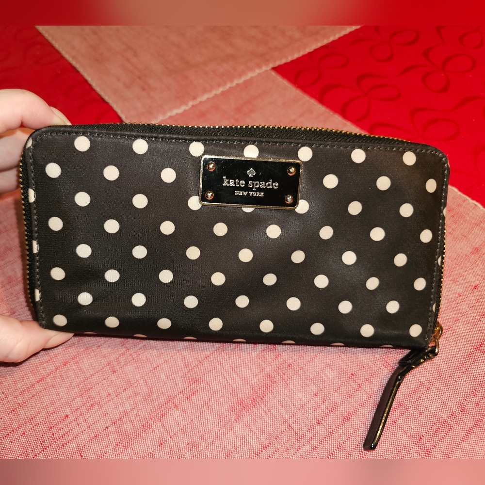 Kate Spade New York Neda Blake Avenue Diamond Dot Full-Zip Wallet